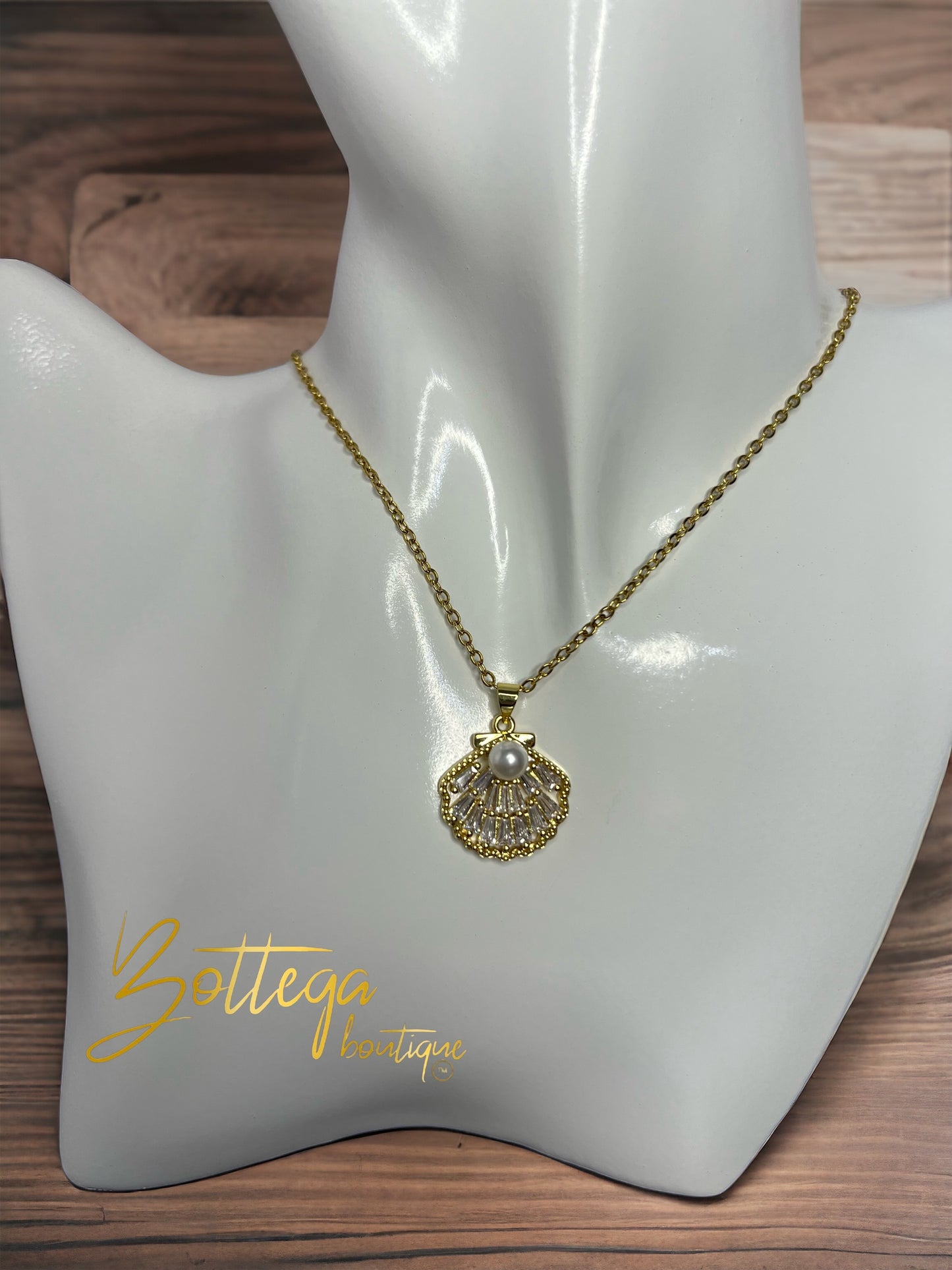 Clam Pearl Chain / Gold